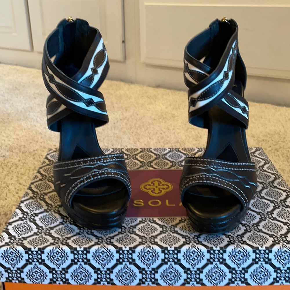 Idola black with white Dallon heels size 6.5 great condition